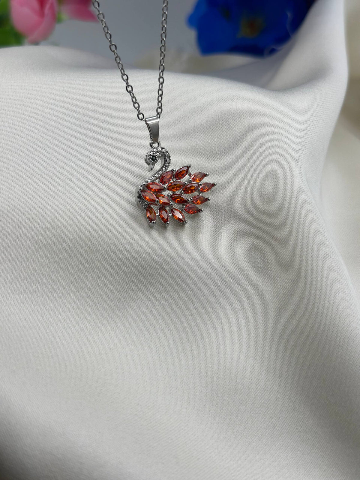 SWAN SWAROVSKI