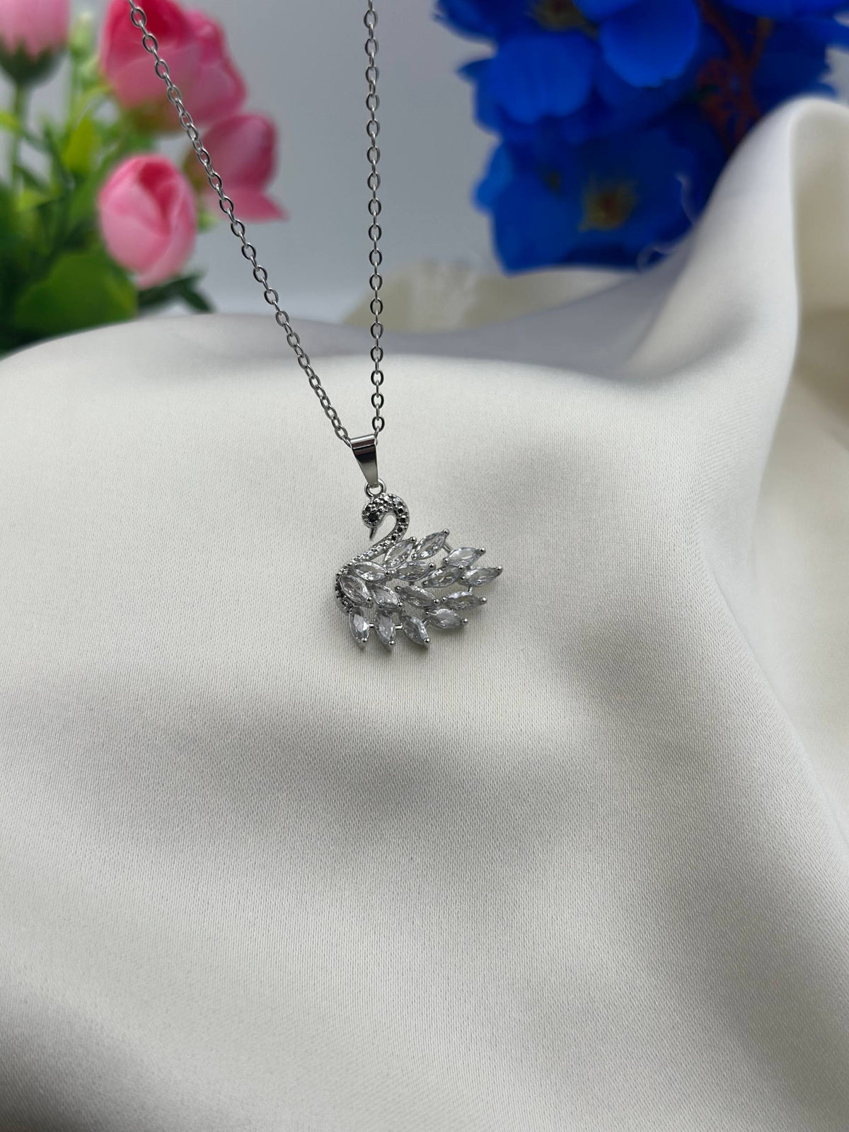 SWAN SWAROVSKI